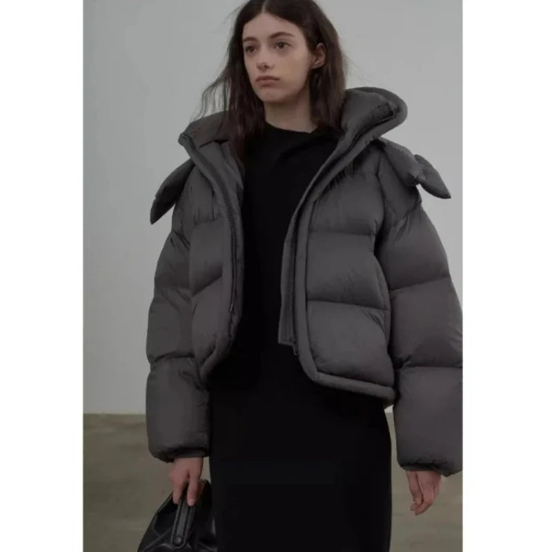 Chamarra Corta de Invierno para Mujer con Capucha y Cuello Alto