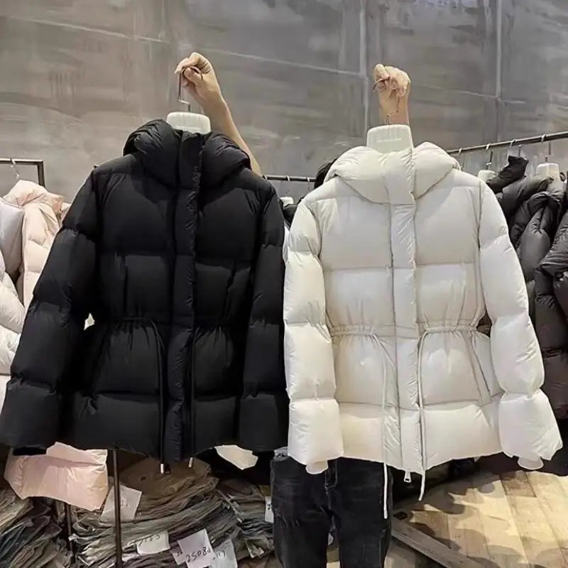 Chamarra de Invierno para Mujer – Estilo Corto con Capucha, Acolchada, Ajuste a la Cintura, Abrigo Grueso Blanco, Nueva Temporada