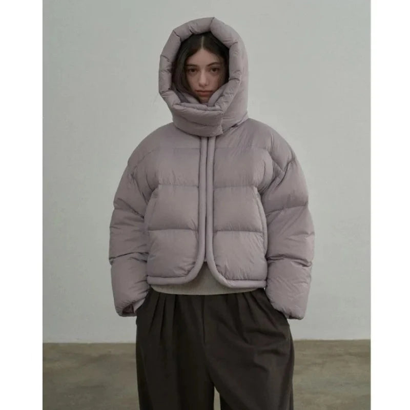 Chamarra Corta de Invierno para Mujer con Capucha y Cuello Alto