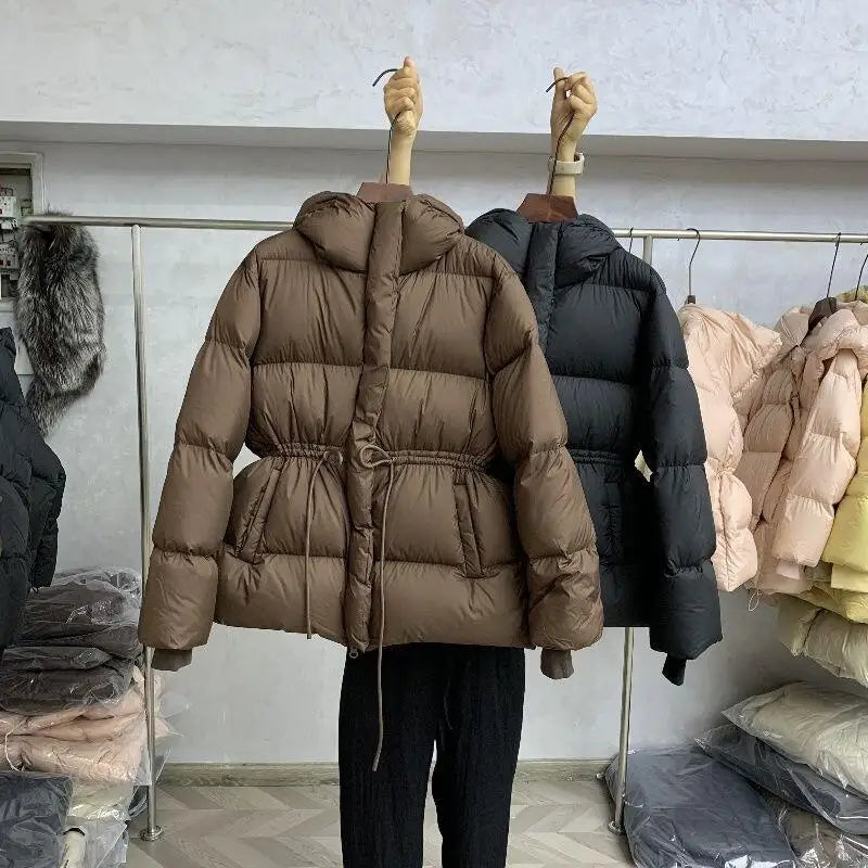 Chamarra de Invierno para Mujer – Estilo Corto con Capucha, Acolchada, Ajuste a la Cintura, Abrigo Grueso Blanco, Nueva Temporada