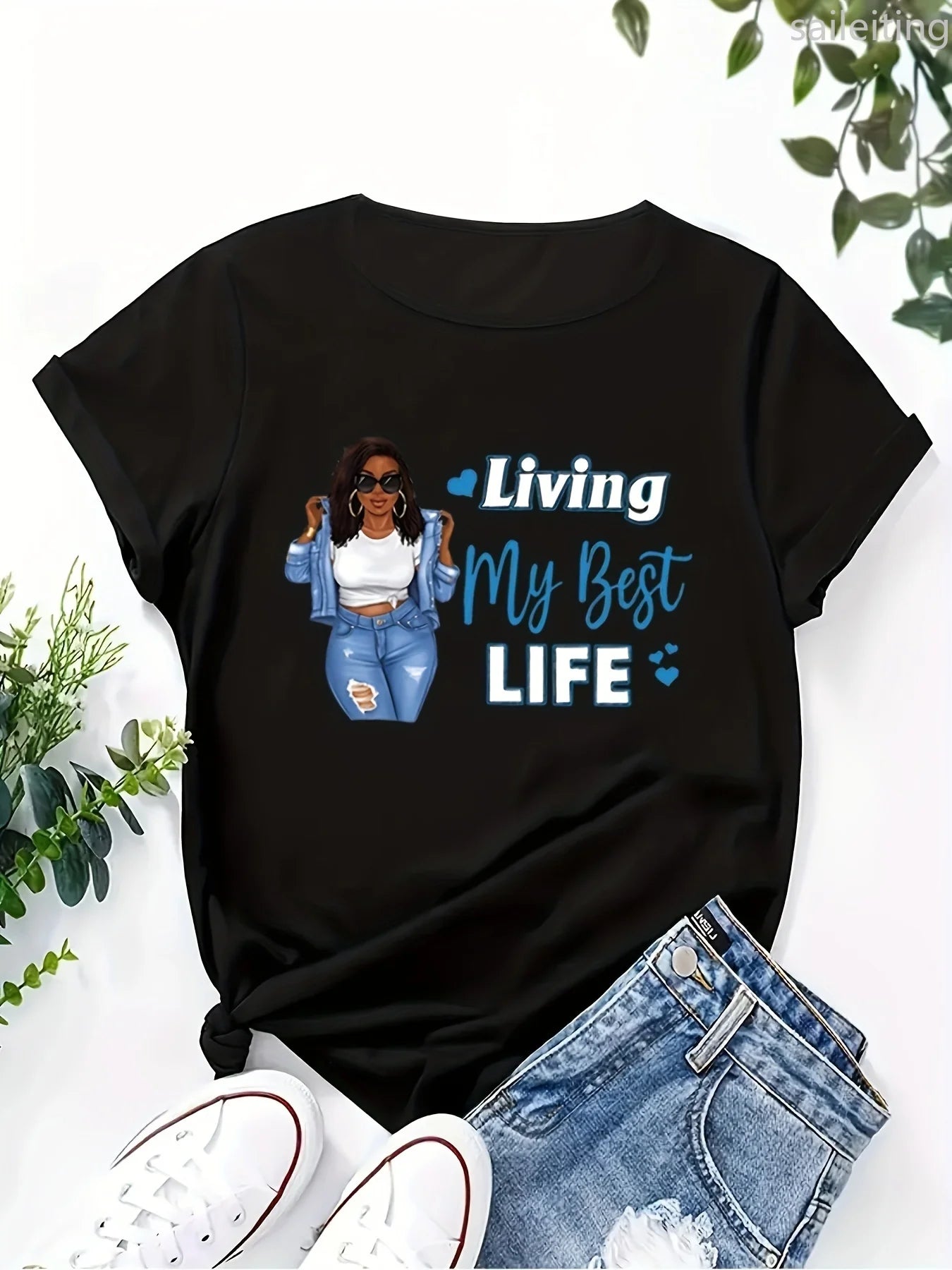 Camiseta Negra de Mujer “Viviendo Mi Mejor Vida” con Frase Motivacional en Letras Azules, Cuello Redondo