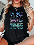 Camiseta Mujer Manga Corta “I’m Not Clumsy, It’s Just the Floor Hates Me” – Casual Primavera/Verano