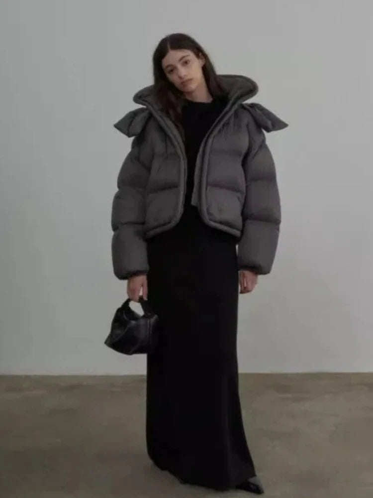 Chamarra Corta de Invierno para Mujer con Capucha y Cuello Alto